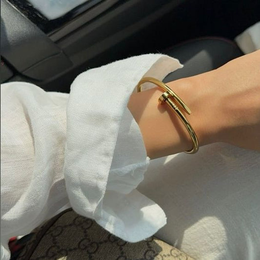 Elegant nail Bracelet