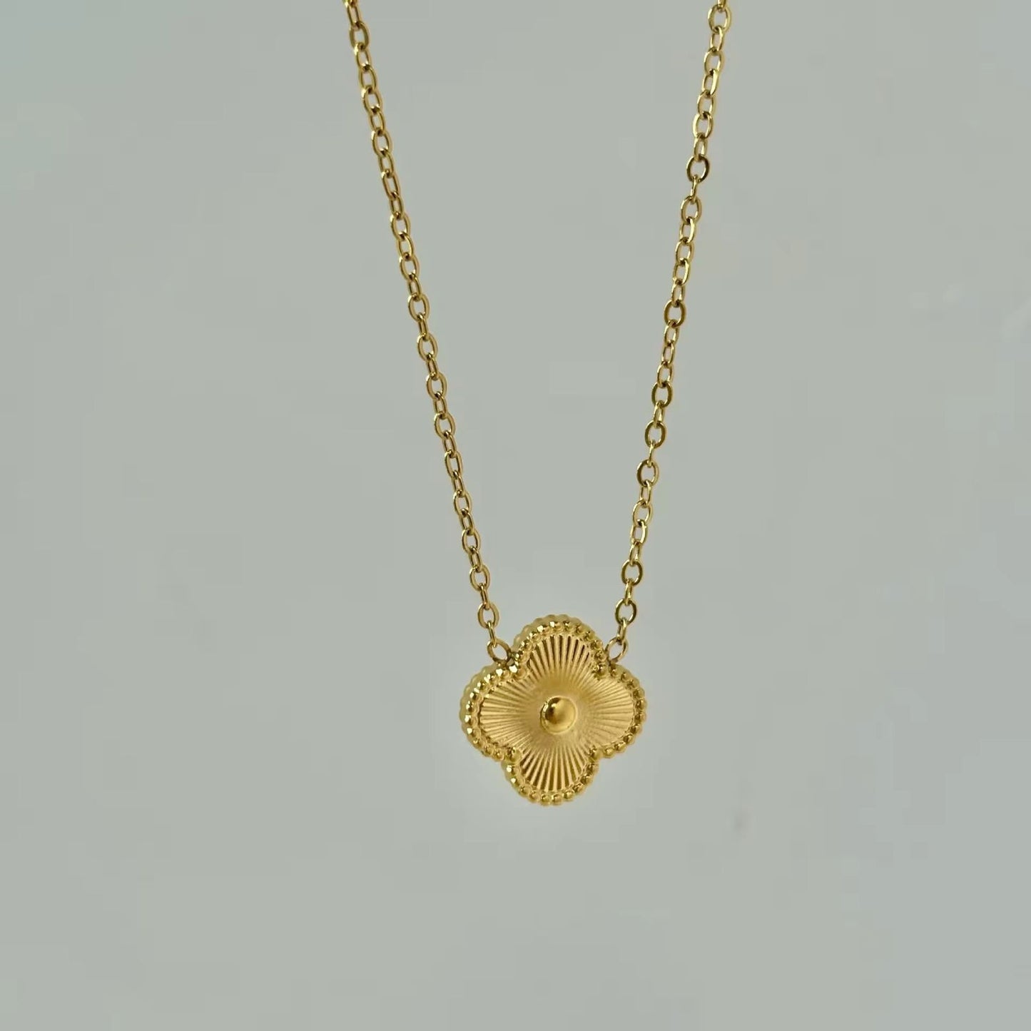 Gold clover Necklace