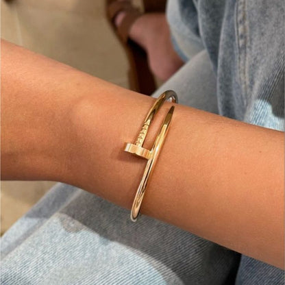 Elegant nail Bracelet