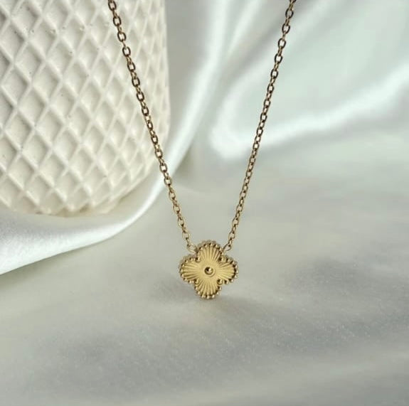 Gold clover Necklace