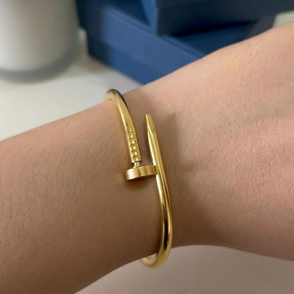 Elegant nail Bracelet