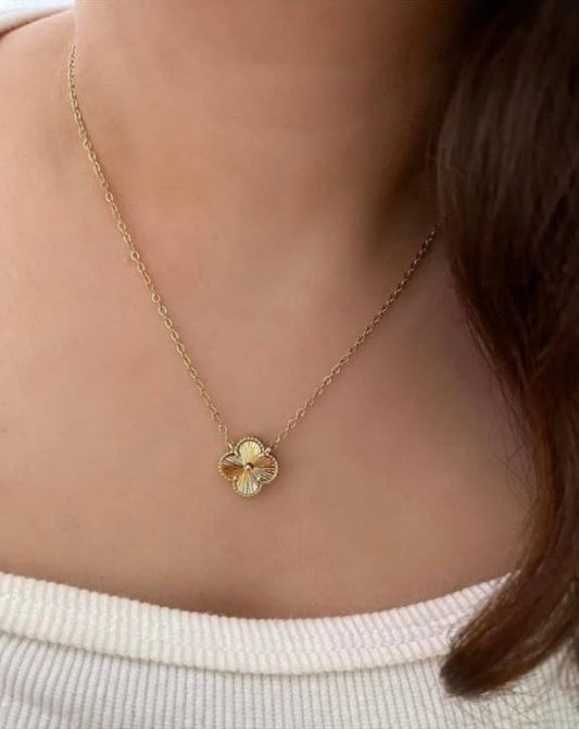 Gold clover Necklace