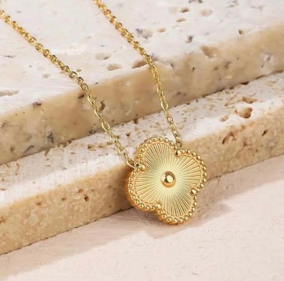 Gold clover Necklace