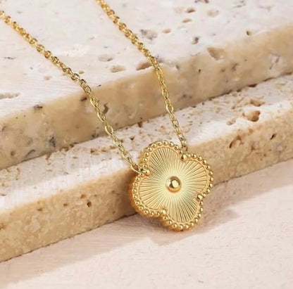 Gold clover Necklace