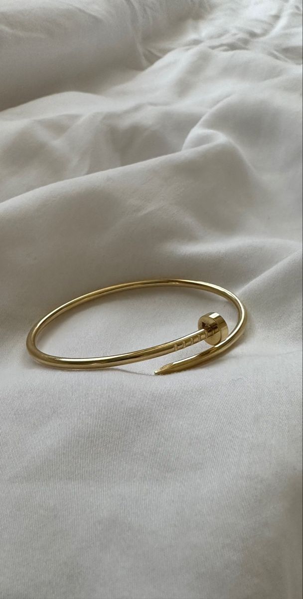 Elegant nail Bracelet
