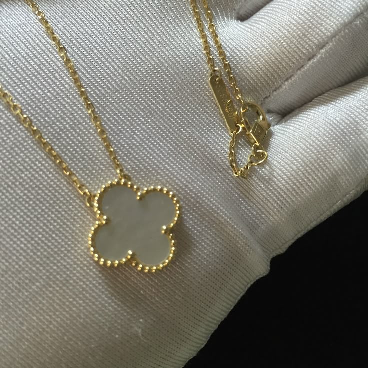 White clover Necklace