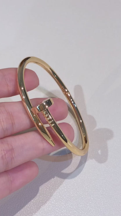 Elegant nail Bracelet